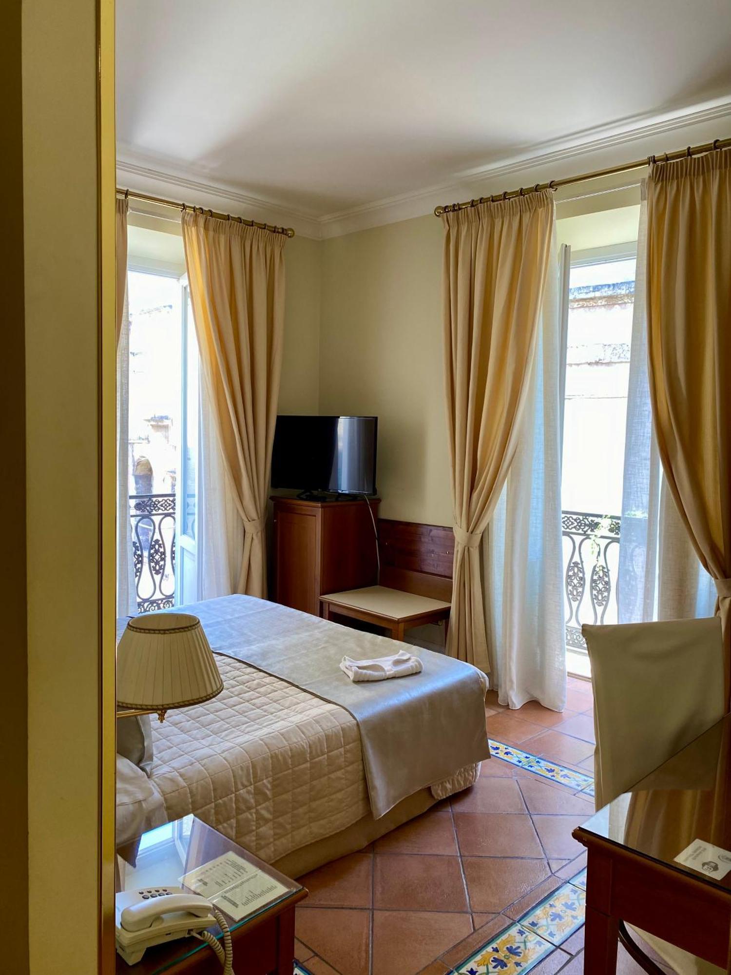 Hotel Akropolis - Museum Hotel Taranto Eksteriør bilde